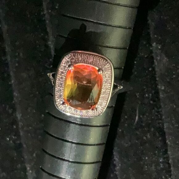 Beautiful Color Changing Stone with Halo  Fashion Ring  Size 7 - Picture 4 of 8